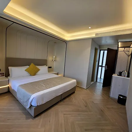 Dragonfly Hotel - The Art Hotel-3